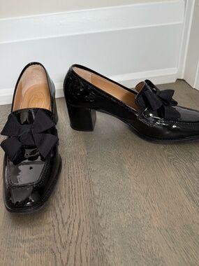NWOT Browns Black Patent Loafer Heels Size 9 Bow Detail 2” Heel Chic Dress Shoe